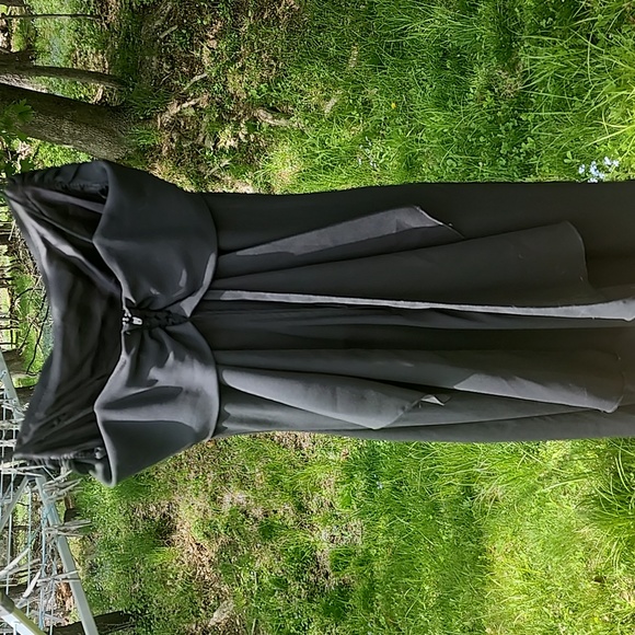 Floor length black dress - Picture 2 of 3